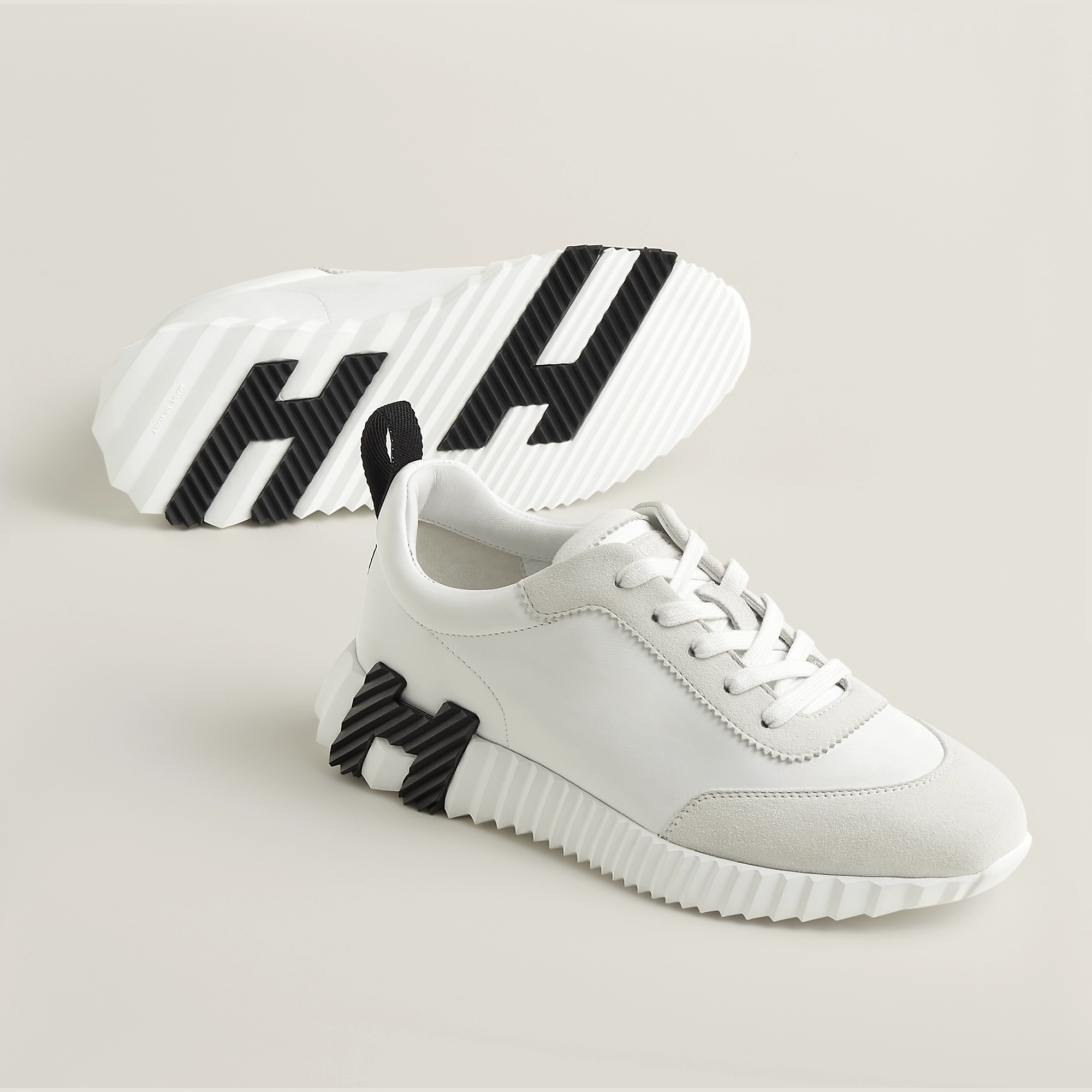 bouncing-sneaker--242212Z 90-front-wm-1-0-0-2000-2000-q99_g