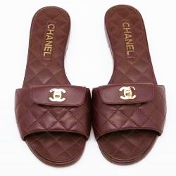 SANDALES PLATES CHANEL A LOGO CC EN CUIR D'AGNEAU ROUGE